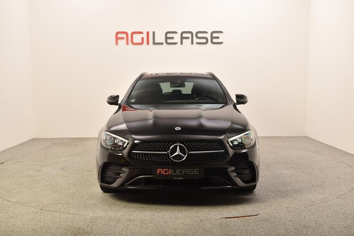 Sort Mercedes E300 de fra 2021