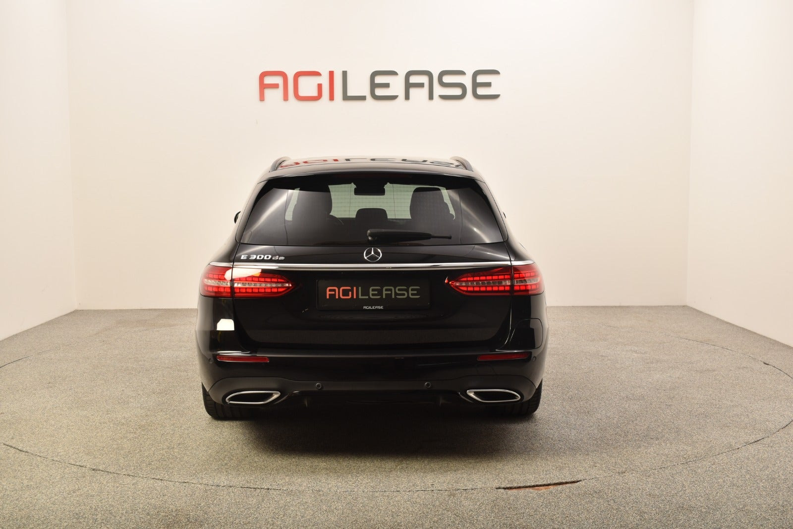 Sort Mercedes E300 de fra 2021