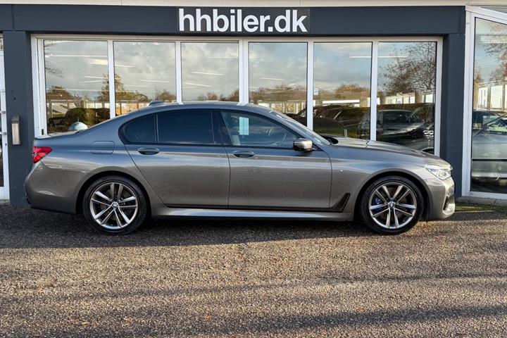 Grå BMW 750d fra 2018