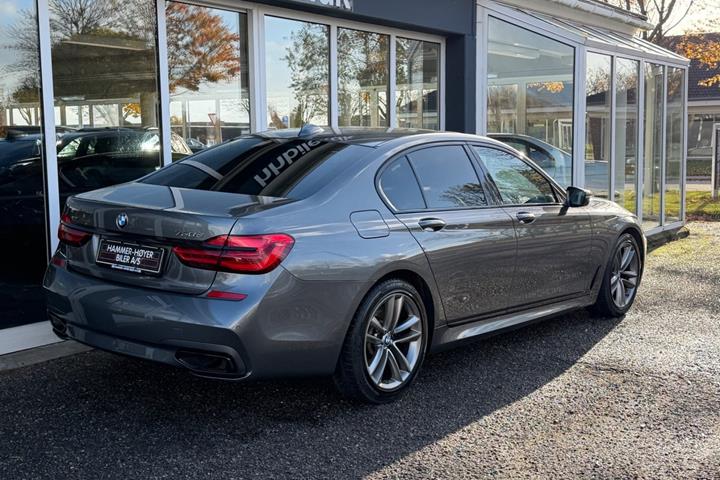 Grå BMW 750d fra 2018