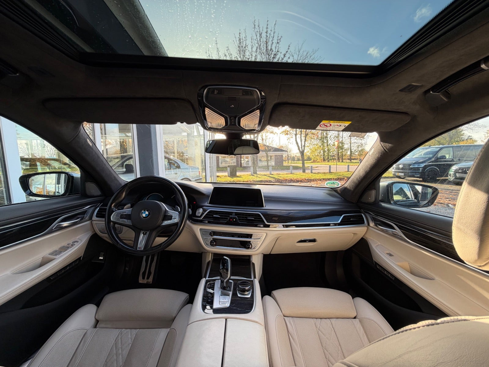 Grå BMW 750d fra 2018