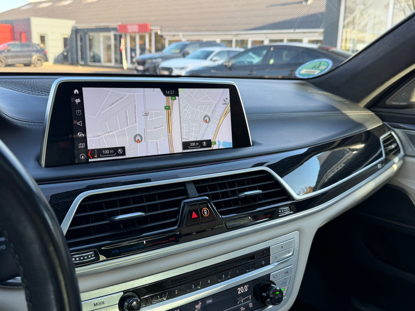 Grå BMW 750d fra 2018