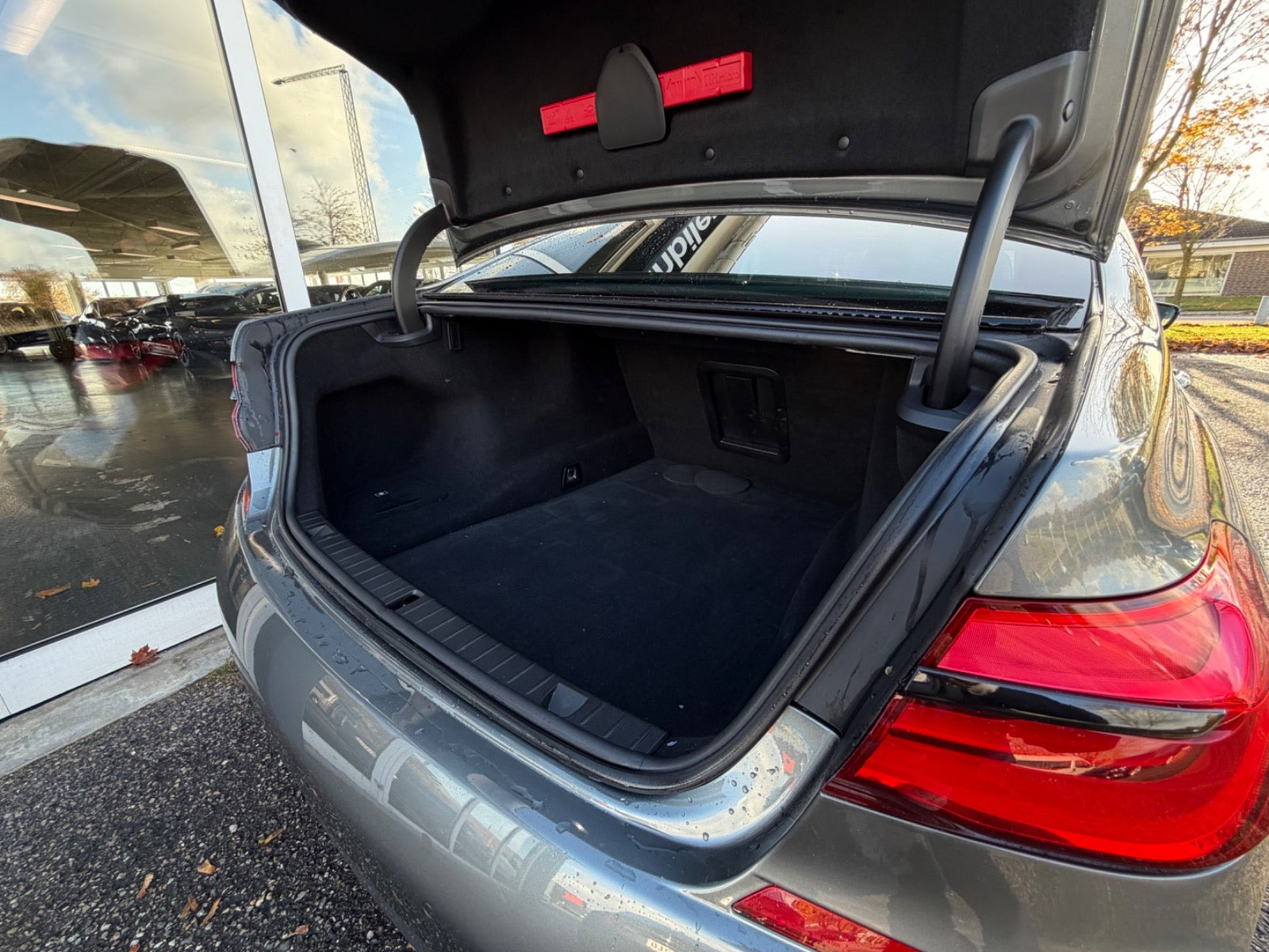 Grå BMW 750d fra 2018