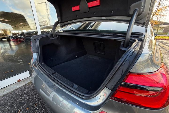 Grå BMW 750d fra 2018