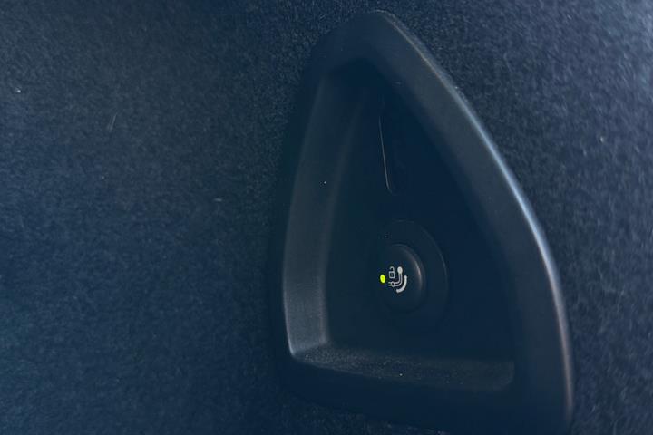Grå BMW 750d fra 2018