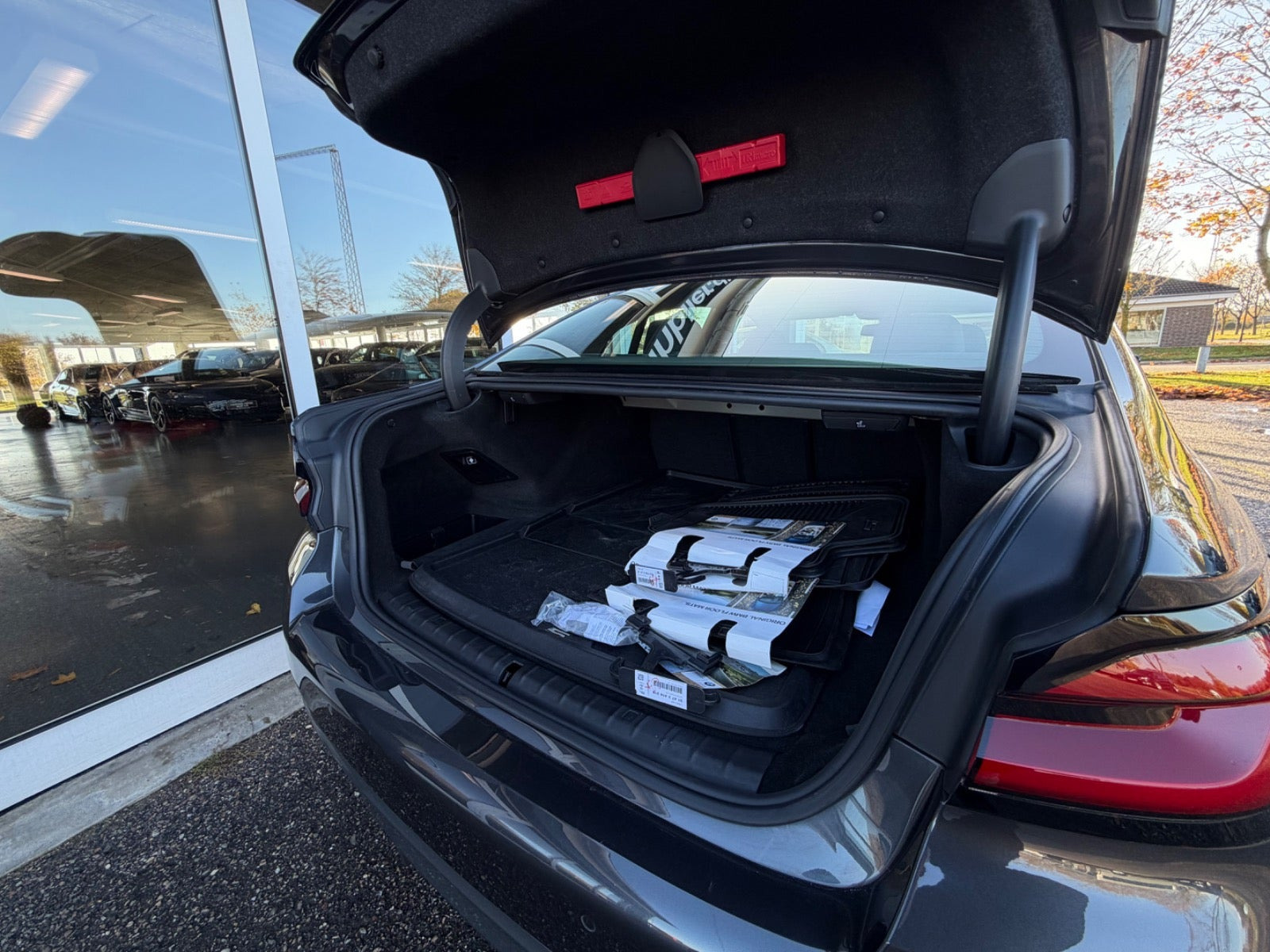 Grå BMW 545e fra 2023