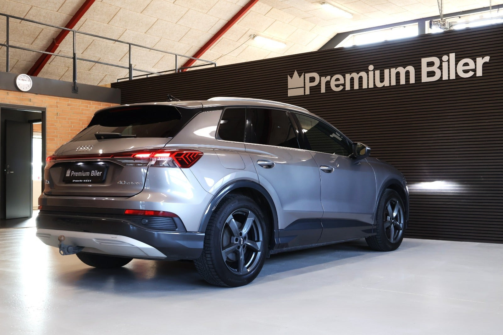 Grå Audi Q4 e-tron fra 2022