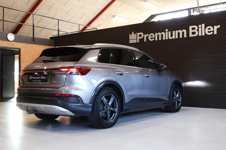 Grå Audi Q4 e-tron fra 2022