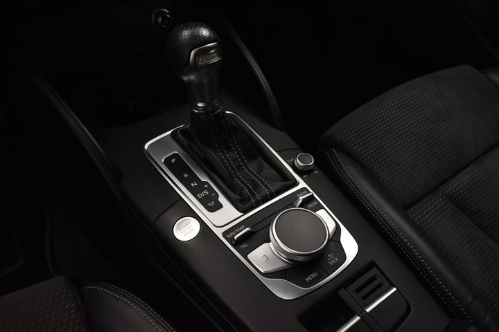 Grå Audi A3 fra 2020