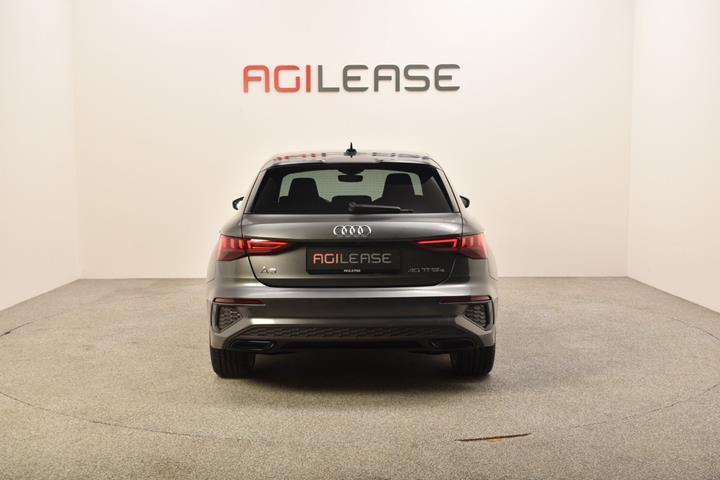 Grå Audi A3 fra 2021