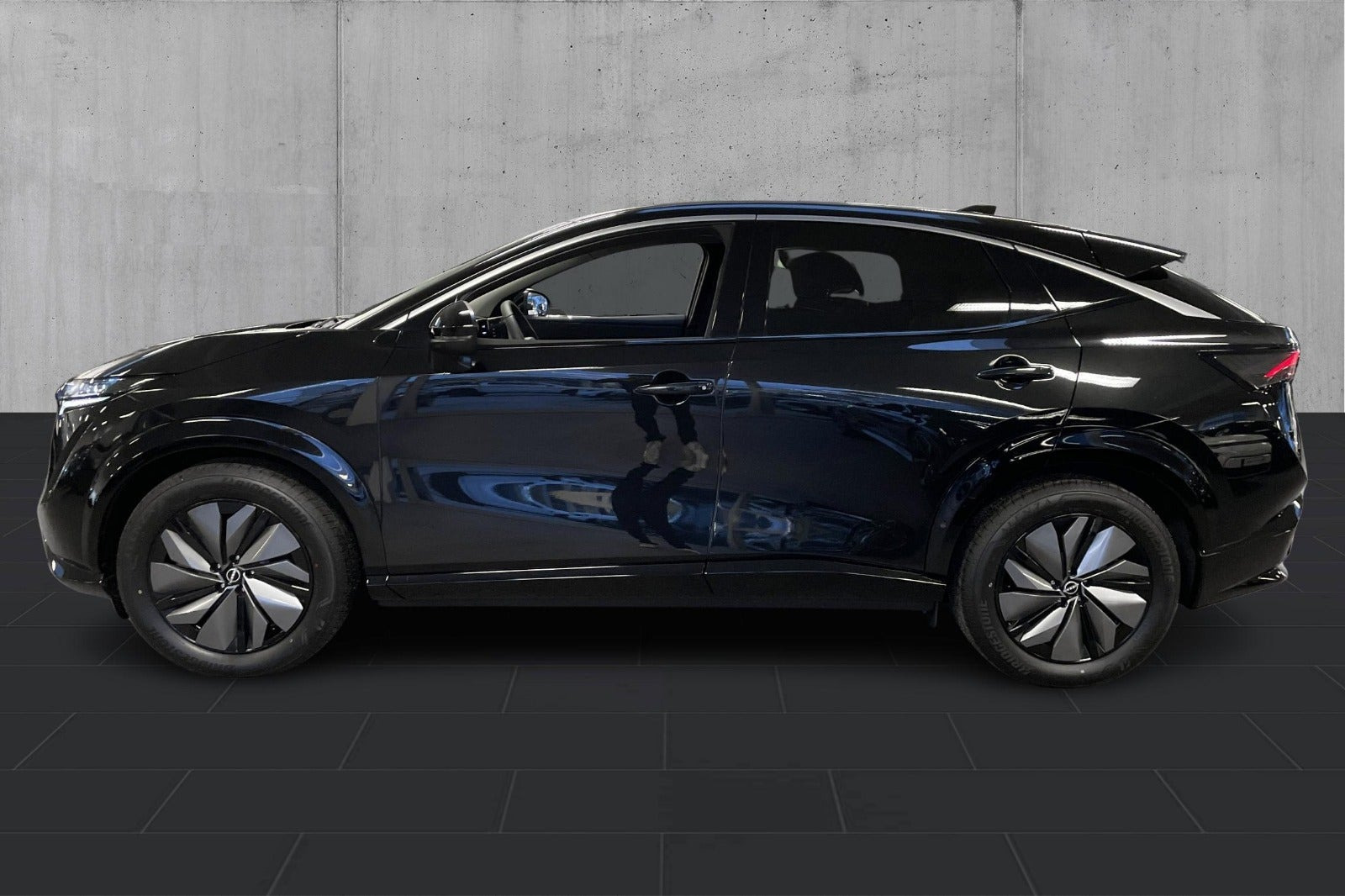 Sort Nissan Ariya fra 2026