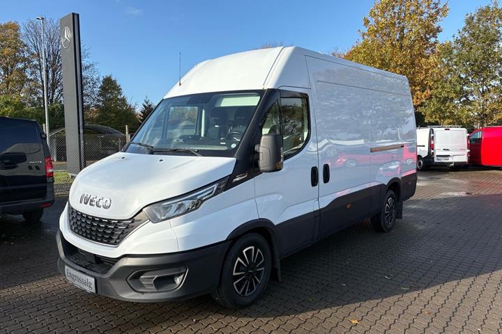 Hvid Iveco Daily fra 2022