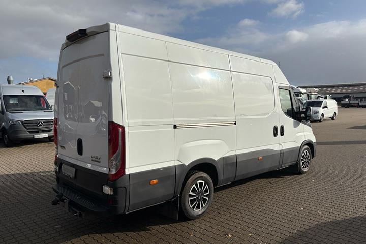 Hvid Iveco Daily fra 2022