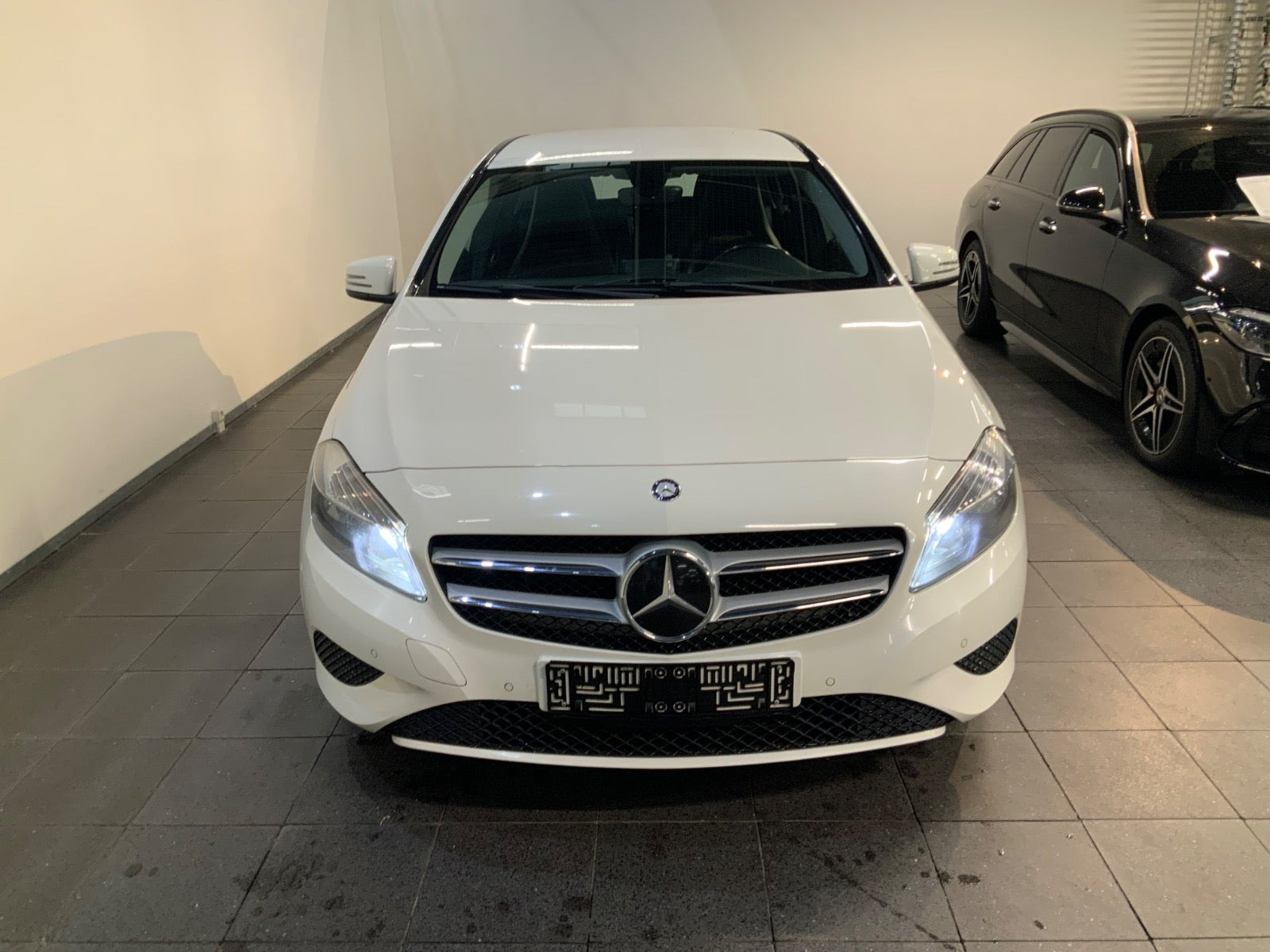 Hvid Mercedes A180 fra 2014