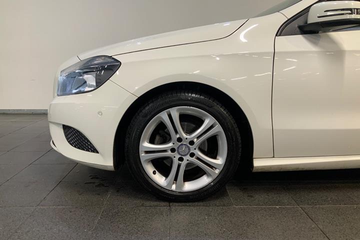 Hvid Mercedes A180 fra 2014