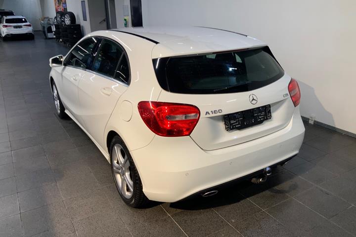 Hvid Mercedes A180 fra 2014