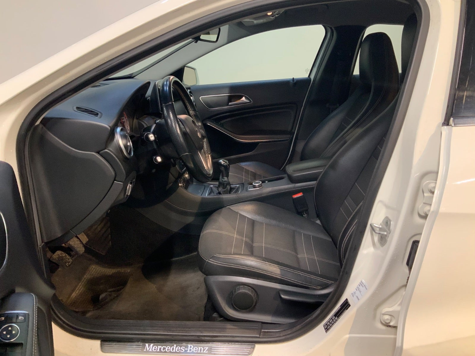 Hvid Mercedes A180 fra 2014