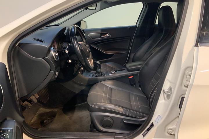 Hvid Mercedes A180 fra 2014