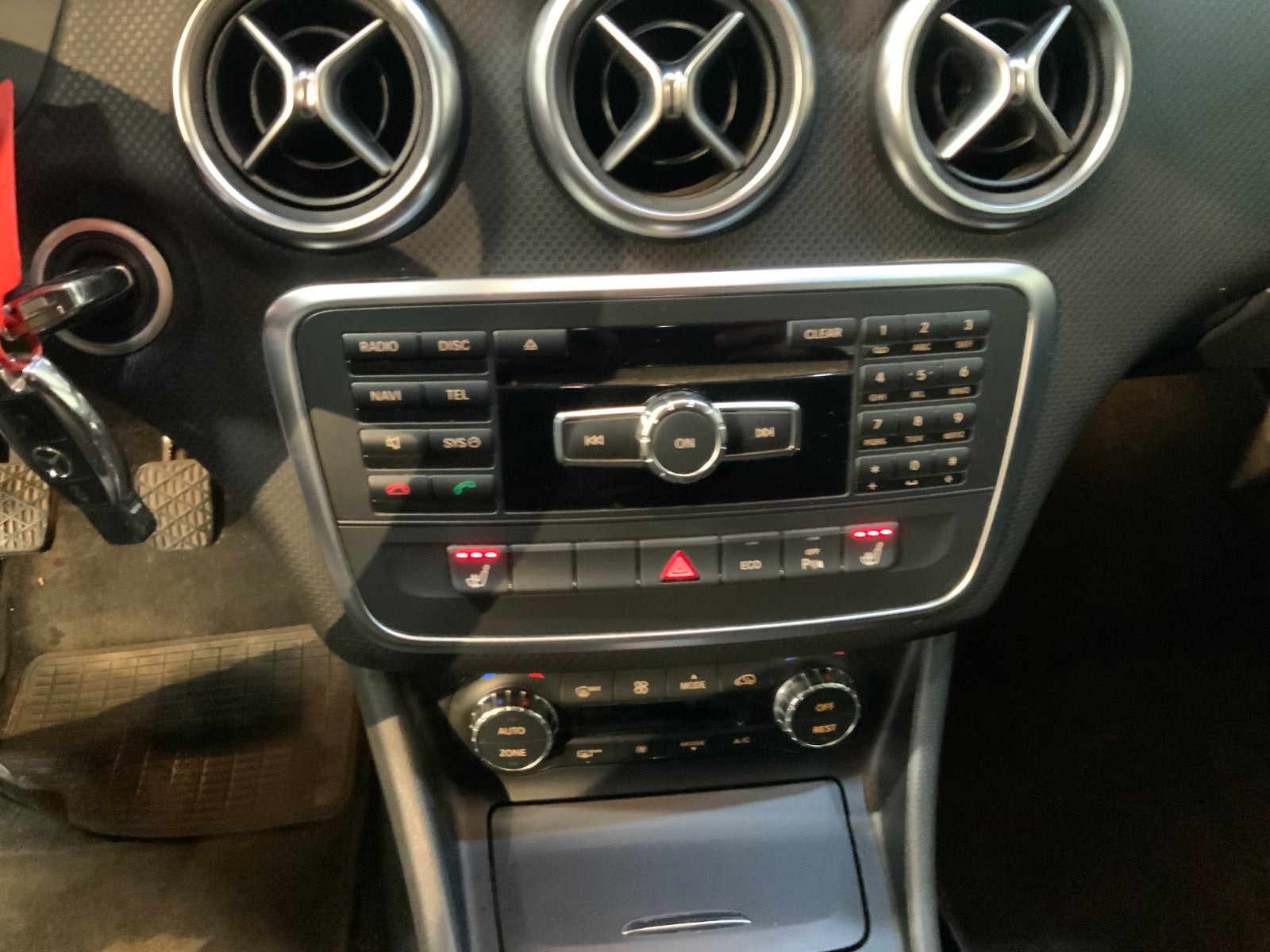 Hvid Mercedes A180 fra 2014