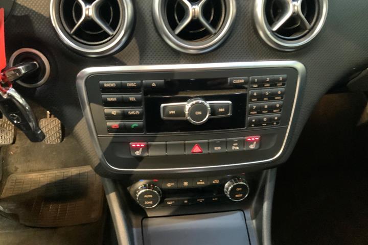 Hvid Mercedes A180 fra 2014
