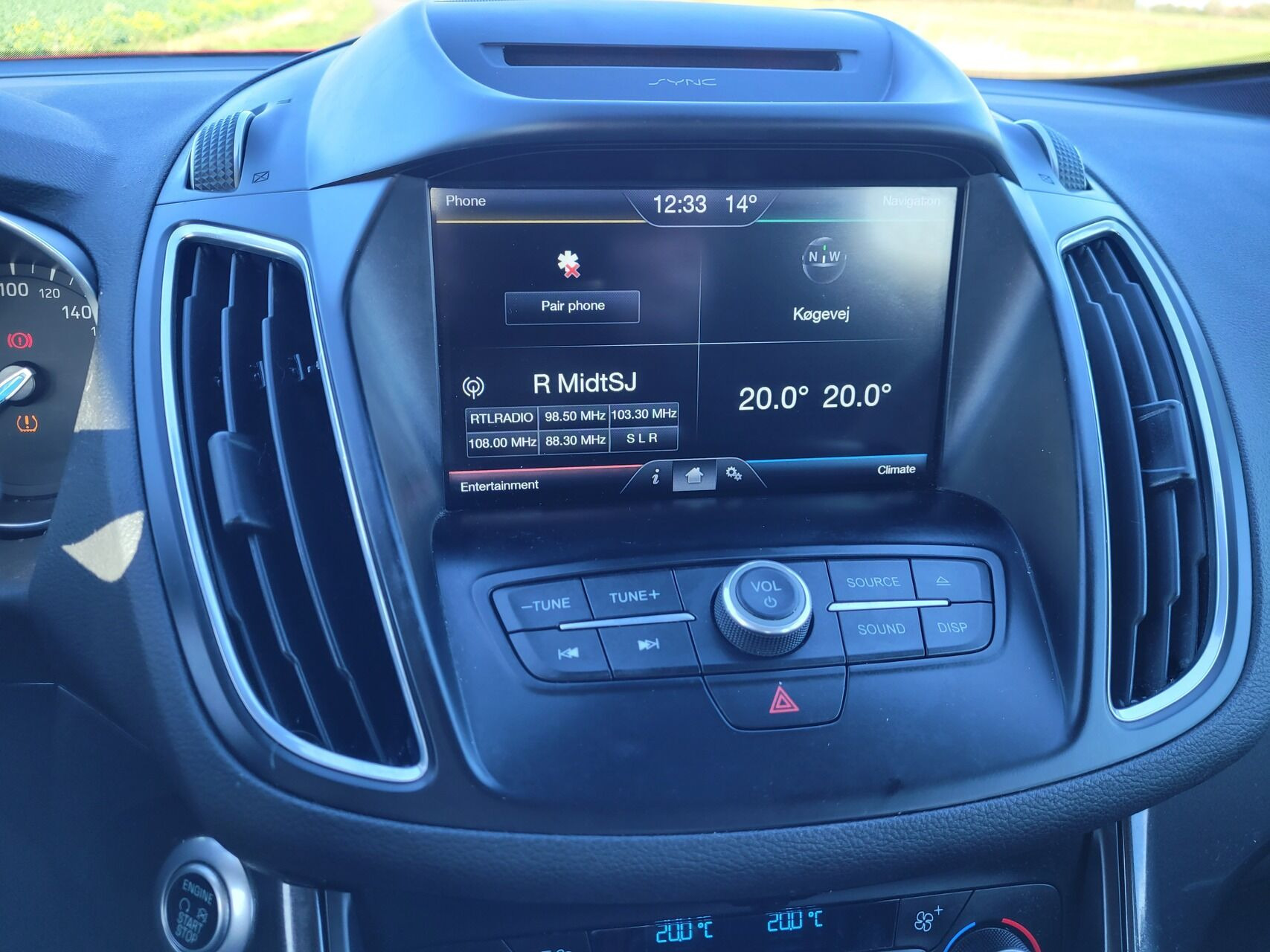 Rød Ford C-MAX fra 2015