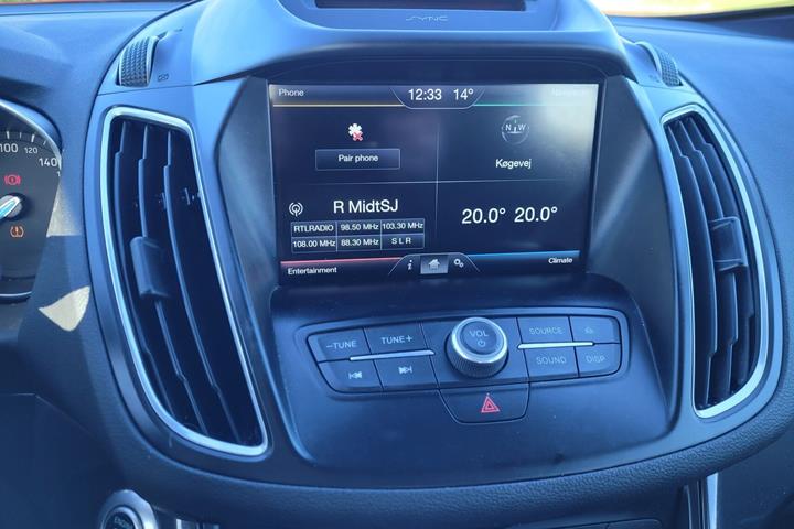 Rød Ford C-MAX fra 2015