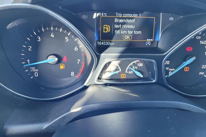 Rød Ford C-MAX fra 2015