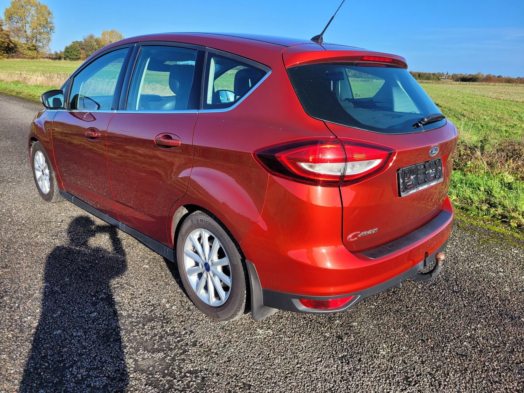 Rød Ford C-MAX fra 2015