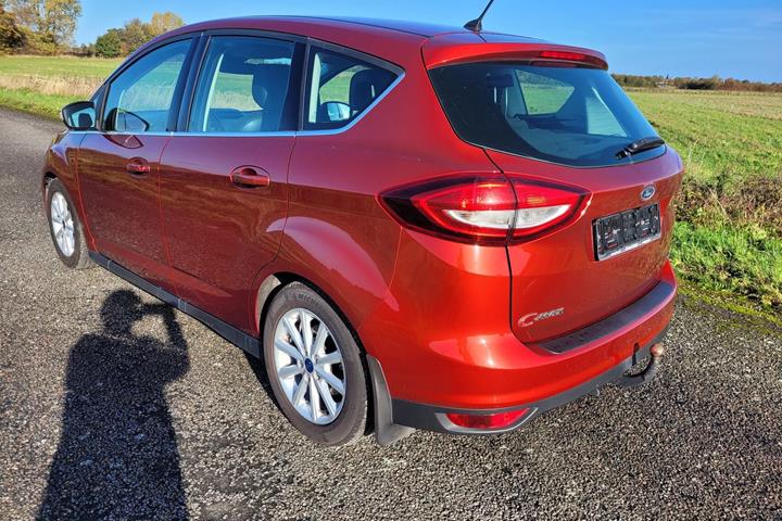 Rød Ford C-MAX fra 2015