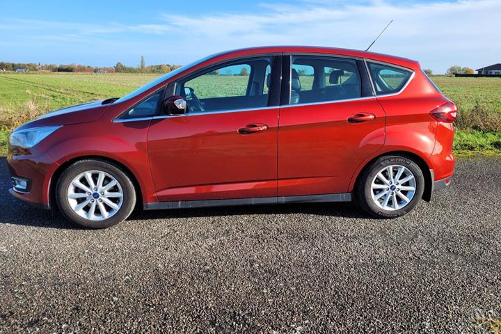 Rød Ford C-MAX fra 2015