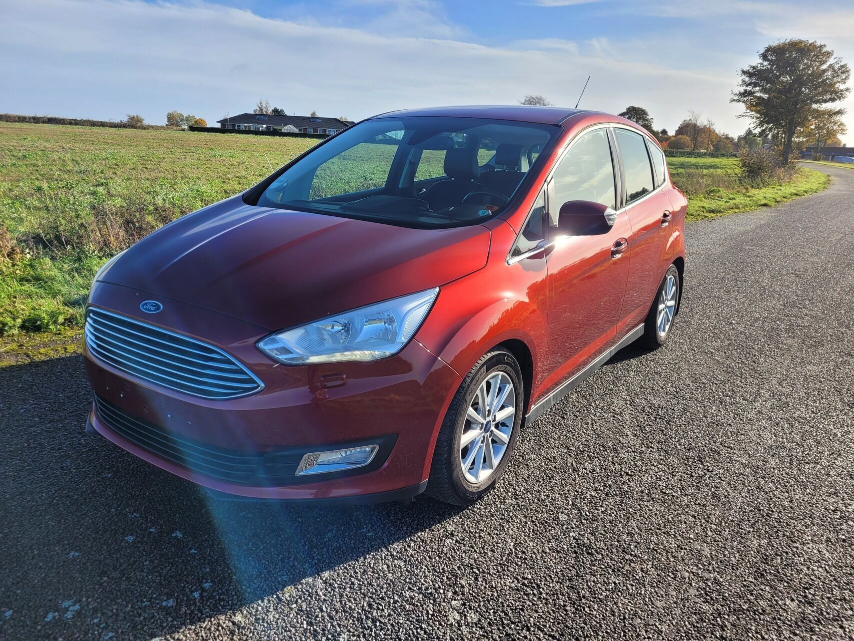Rød Ford C-MAX fra 2015