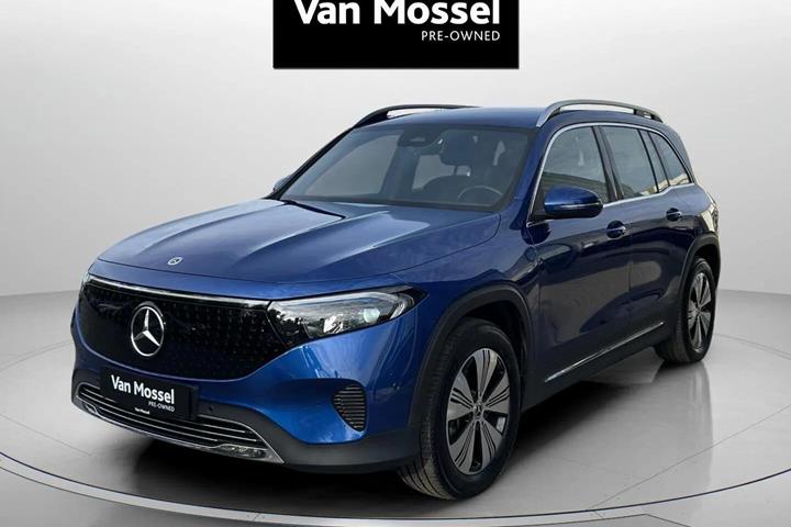 Blå Mercedes EQB300 fra 2024