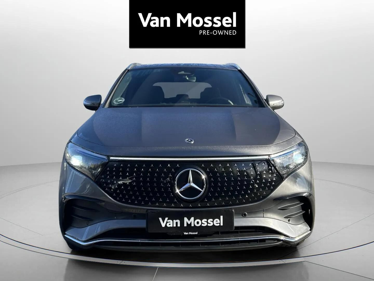 Grå Mercedes EQA250+ fra 2024