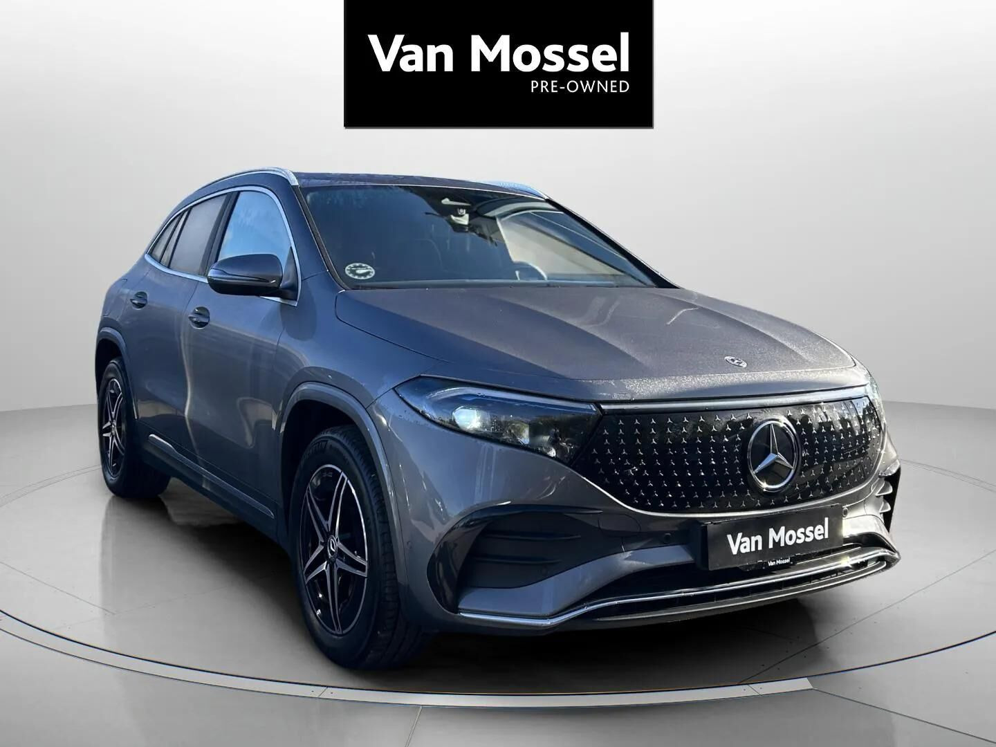 Grå Mercedes EQA250+ fra 2024
