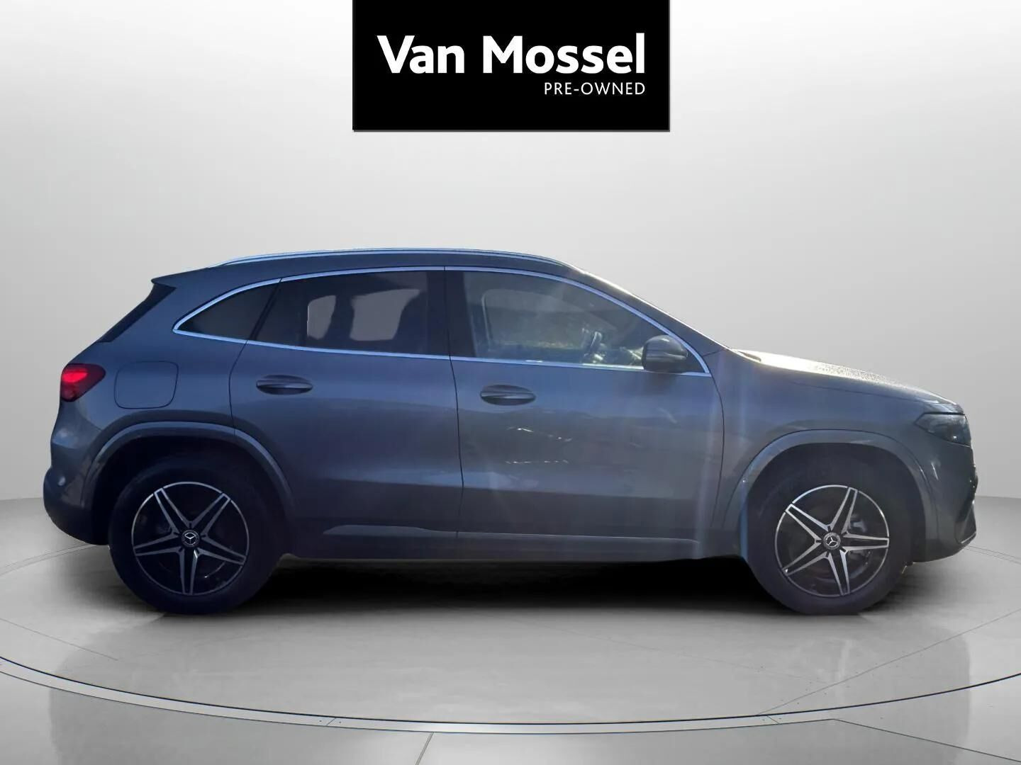 Grå Mercedes EQA250+ fra 2024