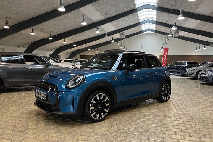 Blå Mini Cooper fra 2022