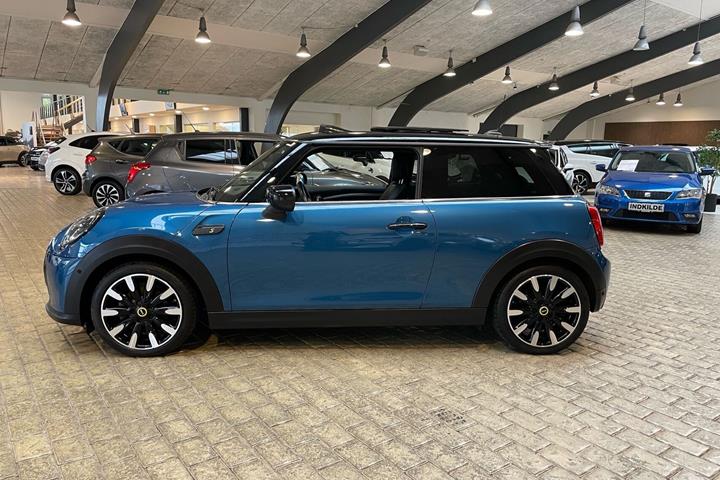 Blå Mini Cooper fra 2022