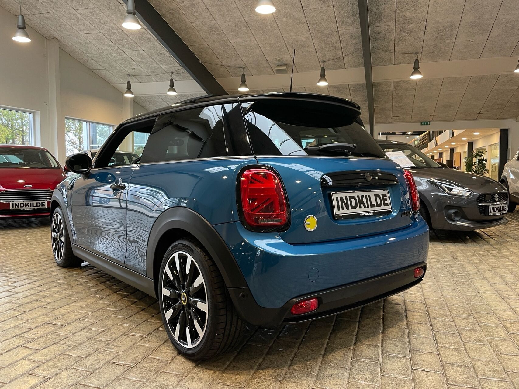 Blå Mini Cooper fra 2022