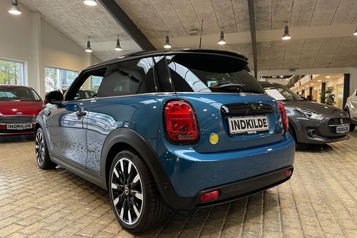 Blå Mini Cooper fra 2022