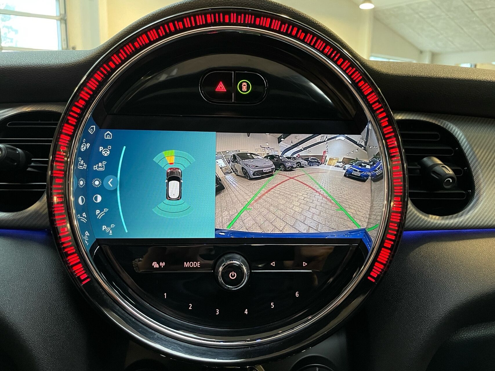 Blå Mini Cooper fra 2022