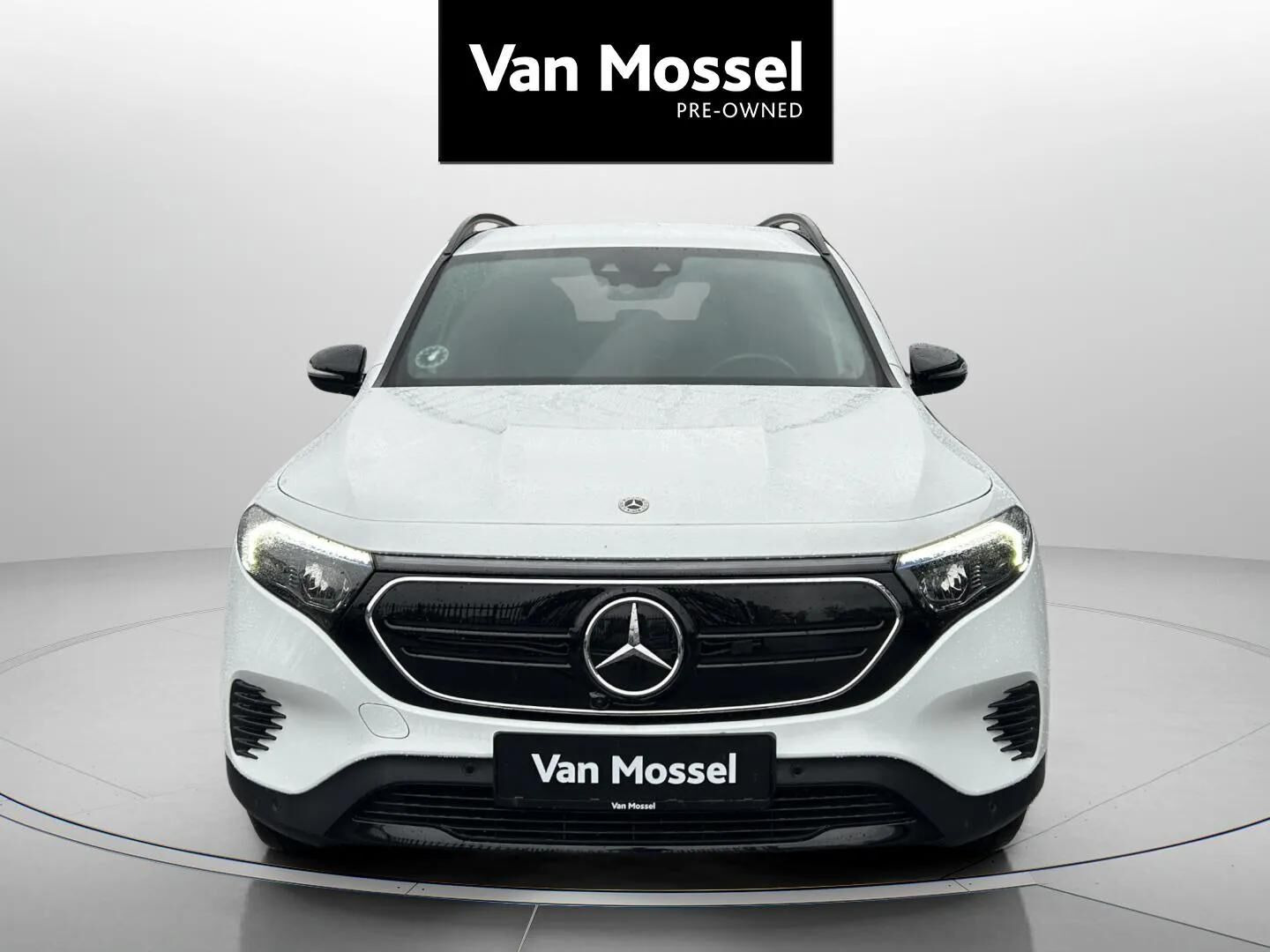 Hvid Mercedes EQB250 fra 2022