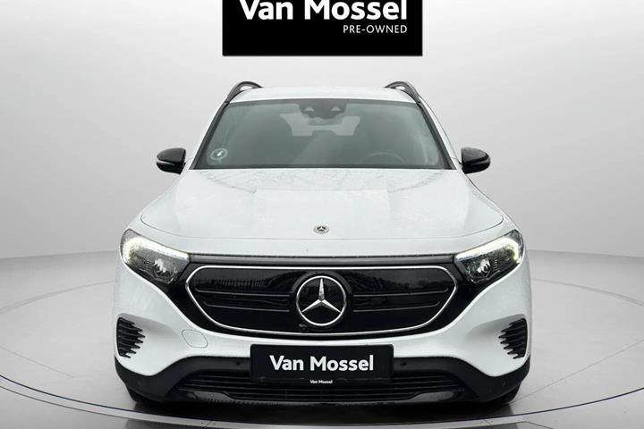 Hvid Mercedes EQB250 fra 2022