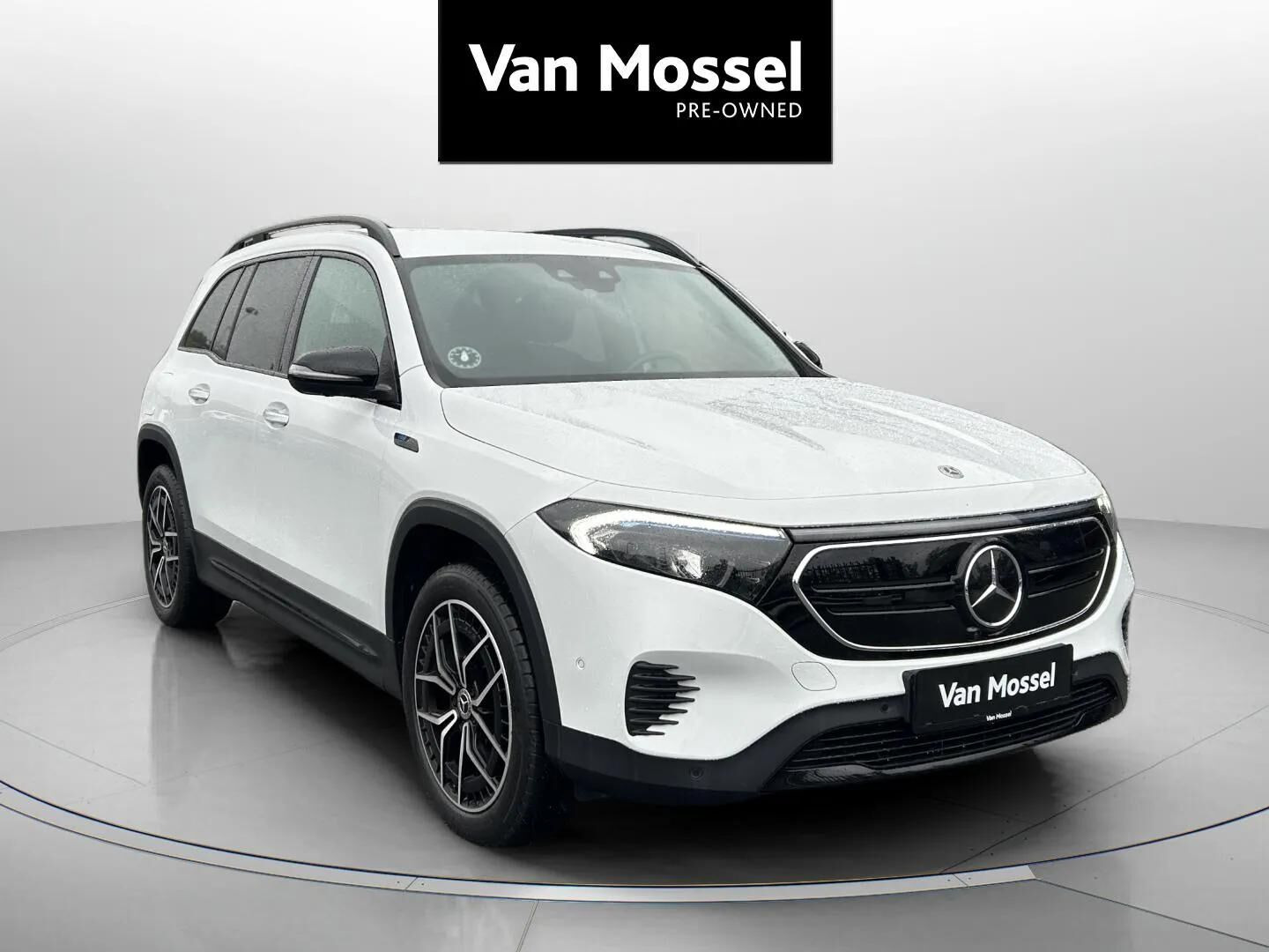 Hvid Mercedes EQB250 fra 2022