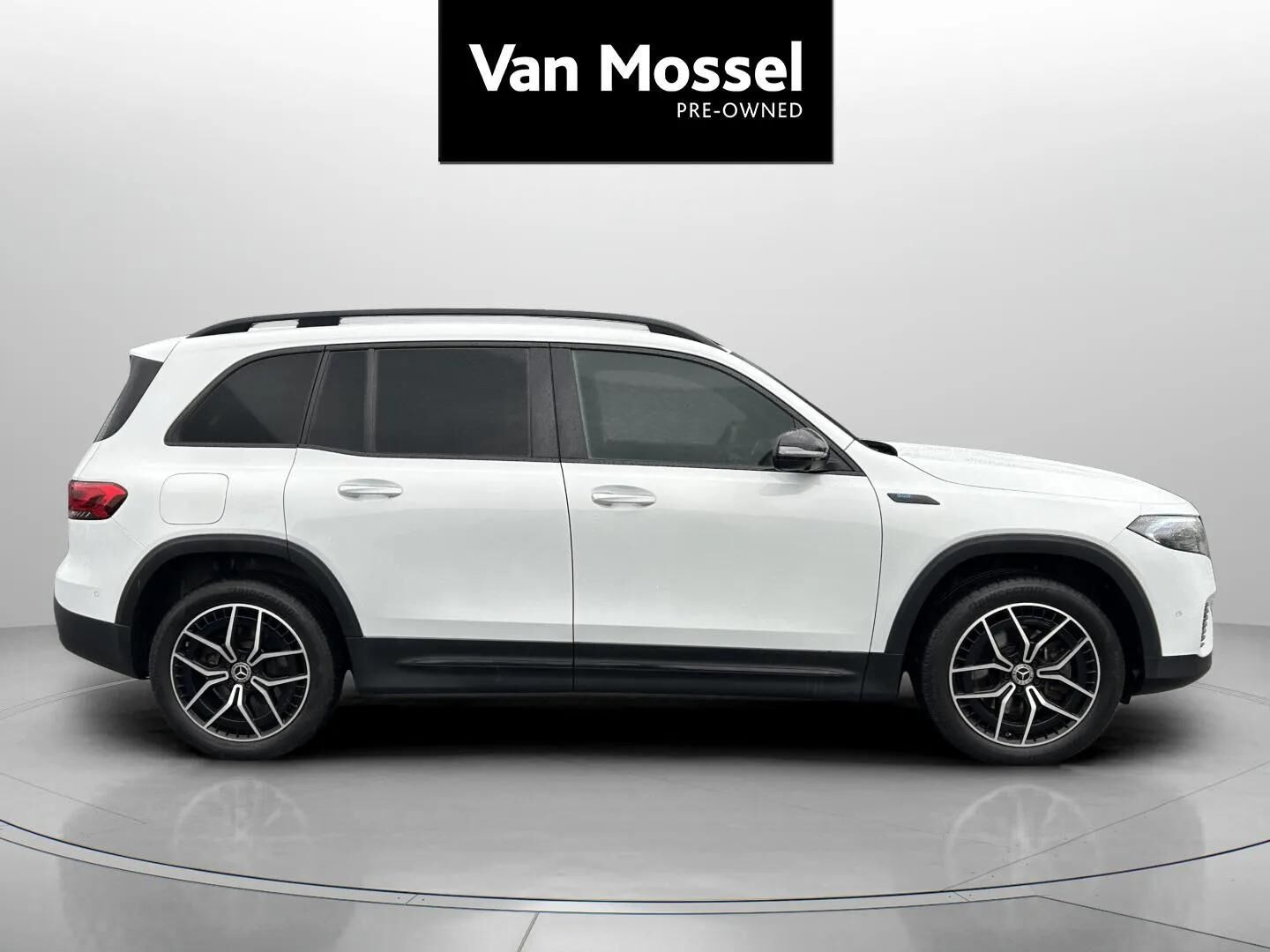 Hvid Mercedes EQB250 fra 2022