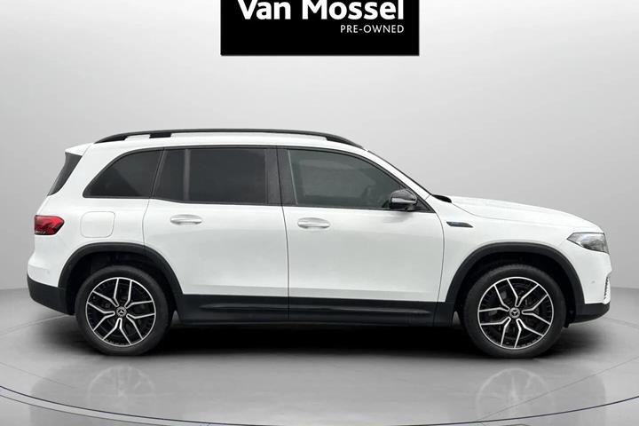 Hvid Mercedes EQB250 fra 2022