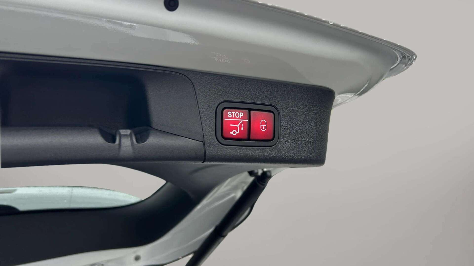 Hvid Mercedes EQB250 fra 2022