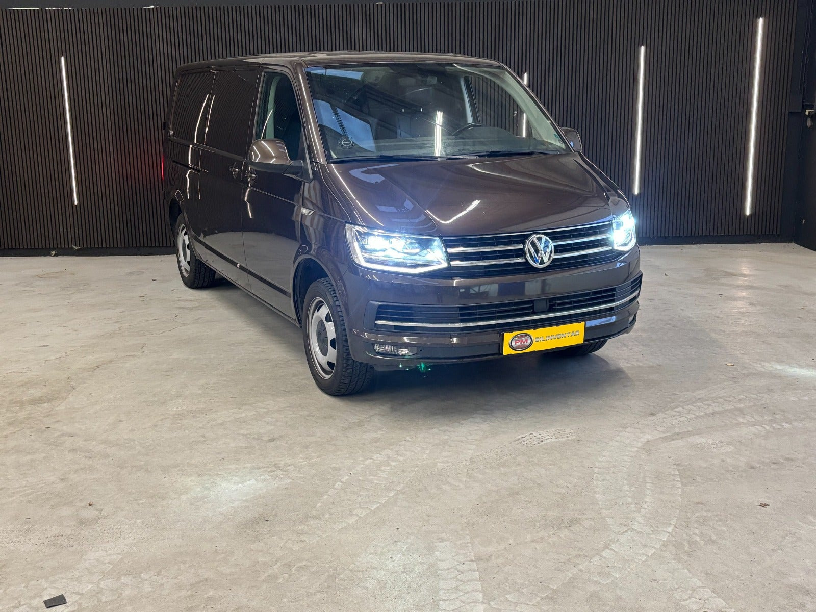 VW Transporter 2,0 TDi 204 Kassevogn DSG lang