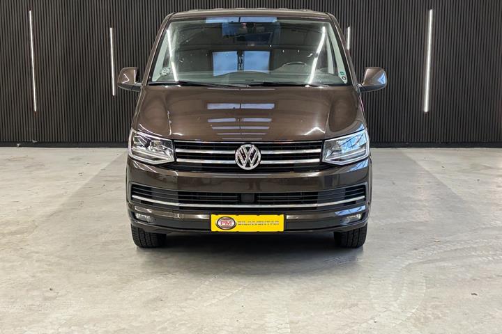 Gul VW Transporter fra 2018