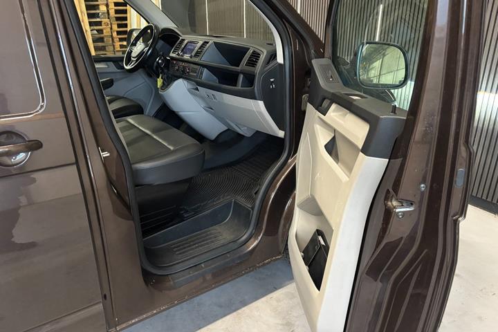 Gul VW Transporter fra 2018