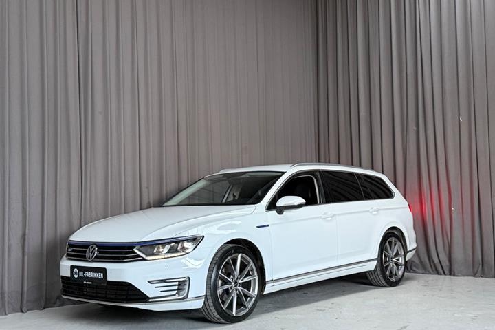 Hvid VW Passat fra 2018